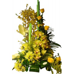 Centro amarillo con orquídeas (F146)